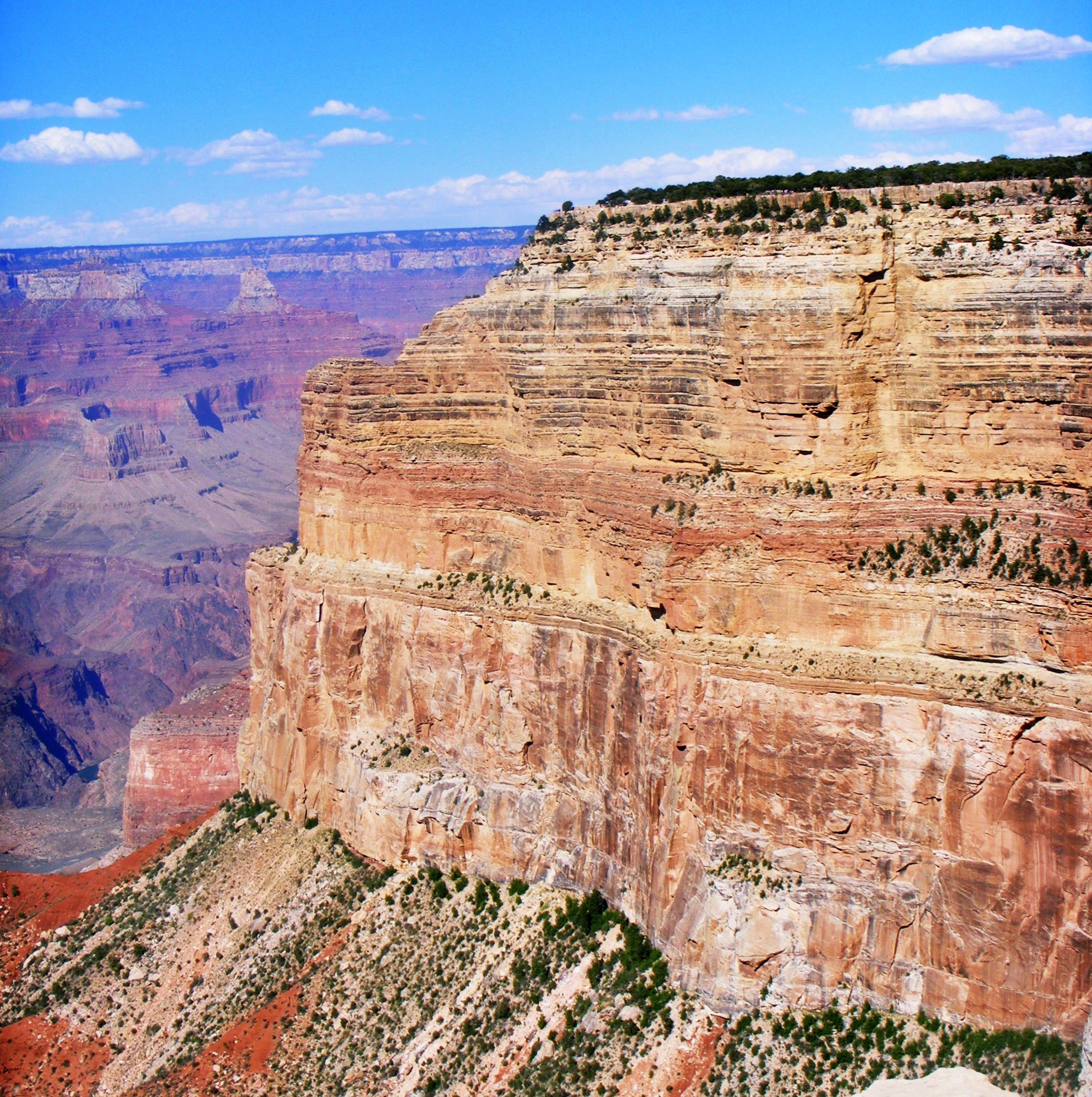 Grand Canyon South Rim Strata Cliff