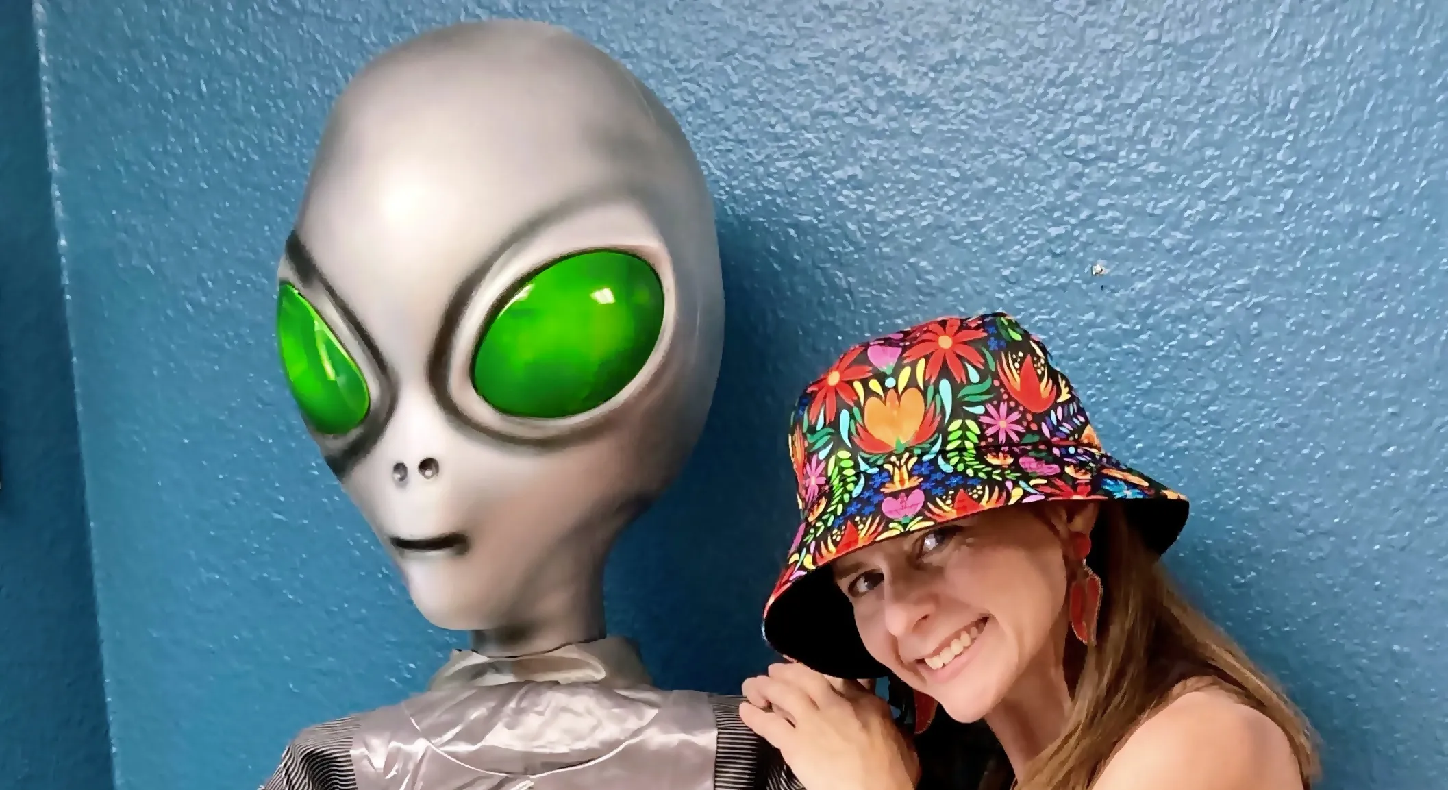 Author with alien in the Roswell, New Mexico visitor center